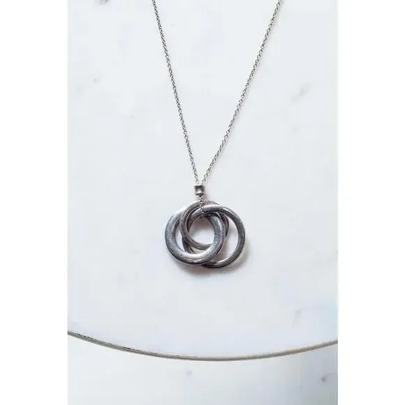 Tiffany & Co Tri-Sterling Silver interlocking Circle Necklace Sterling Silver - Picture 3 of 5